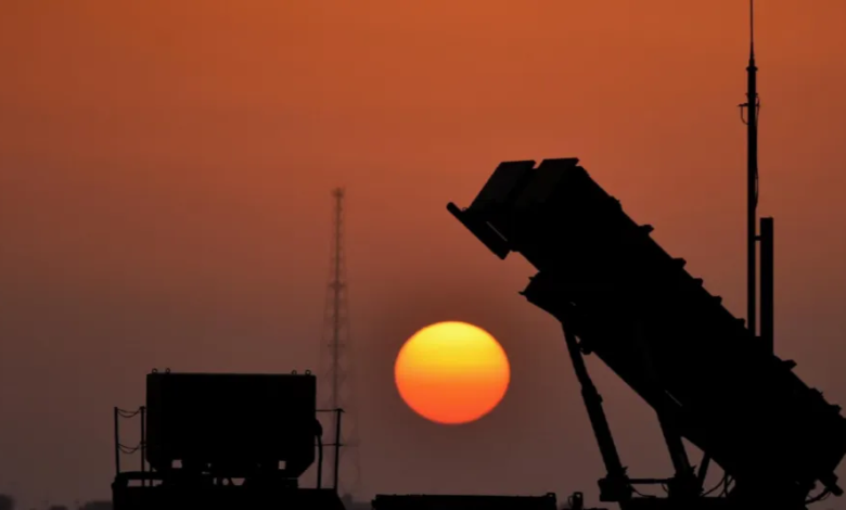 الدفاعات الخليجية تتصدى للمسيرات والصواريخ الإيرانية