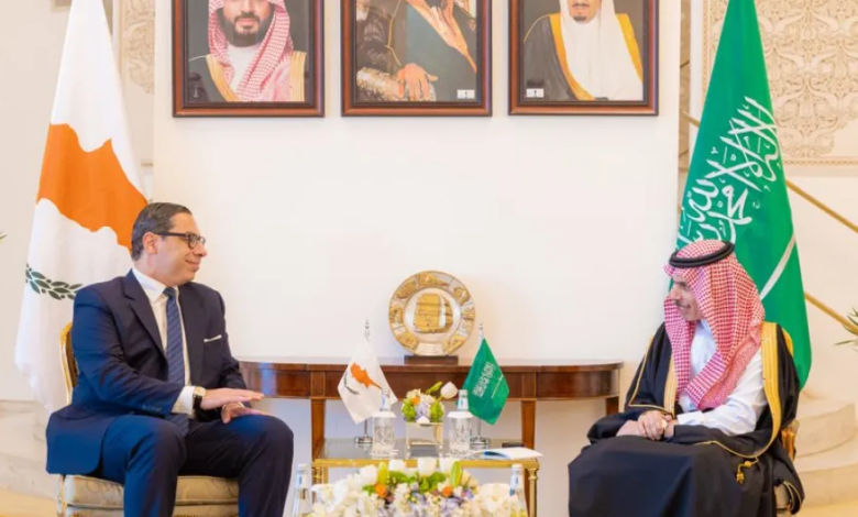 Saudi Foreign Minister discusses de-escalation with his Cypriot counterpart