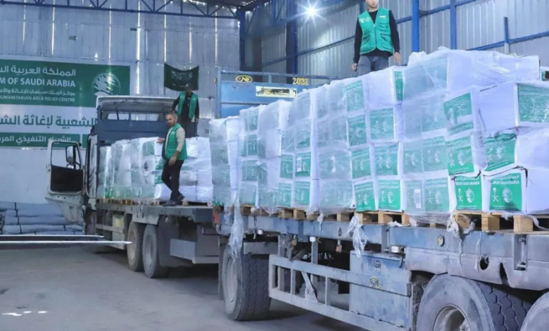 وصول قافلة إغاثية سعودية جديدة إلى قطاع غزة لدعم الأهالي