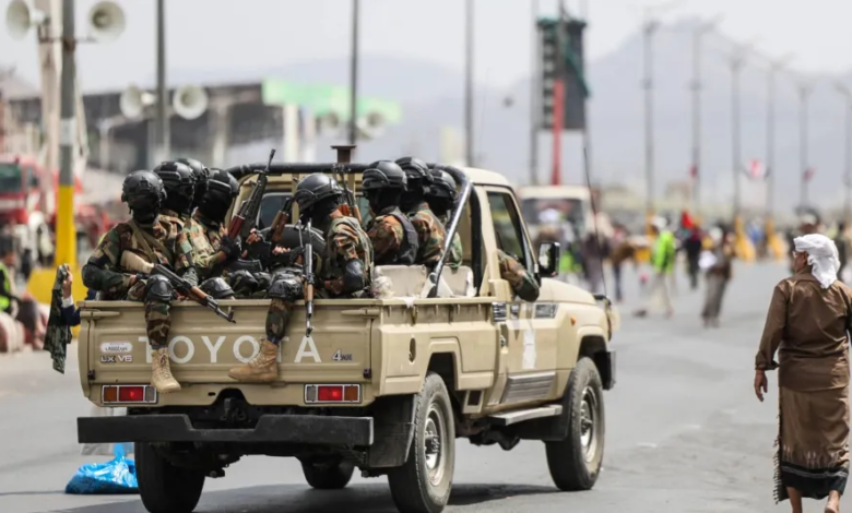 تصعيد حوثي في البيضاء: اعتقالات واسعة عقب كمين قبلي