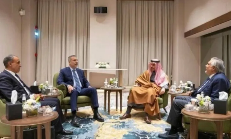 وزير الخارجية السعودي في إسلام آباد للاجتماع الرباعي