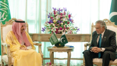 لقاء وزير الخارجية السعودي ونظيره الباكستاني لتعزيز التعاون