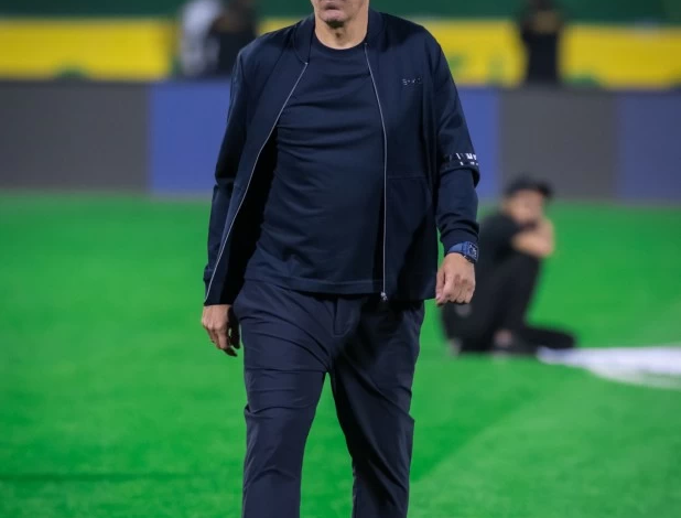 دونيس يخالف اللوائح بعد طرده أمام الاتحاد.. تفاصيل الأزمة