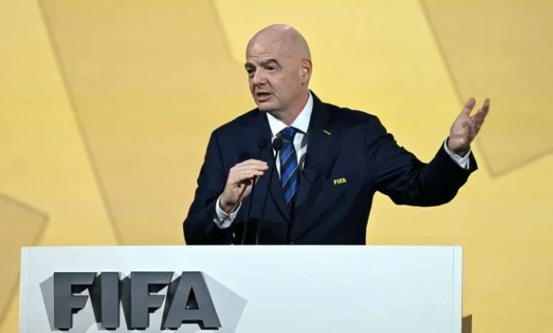 إنفانتينو: طرد اللاعبين عند تغطية الفم لمكافحة العنصرية