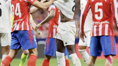 الحركات الاستفزازية في الملاعب: أسباب نفسية وعقوبات الفيفا