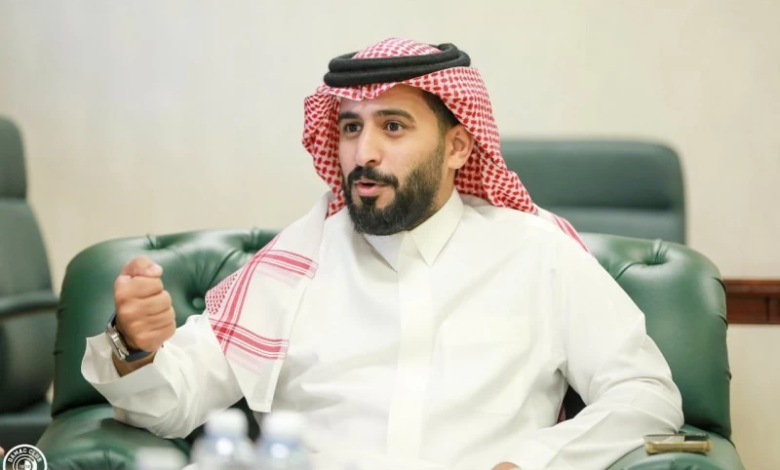 إيقاف رئيس ضمك مباراتين وتغريمه بعد لقاء الأهلي