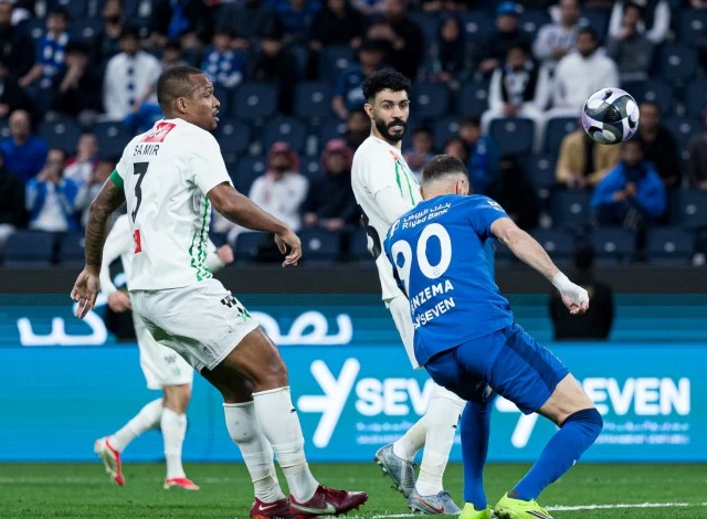 بنزيما يتألق مع الهلال: 62 هدفاً وفوز كبير في دوري روشن
