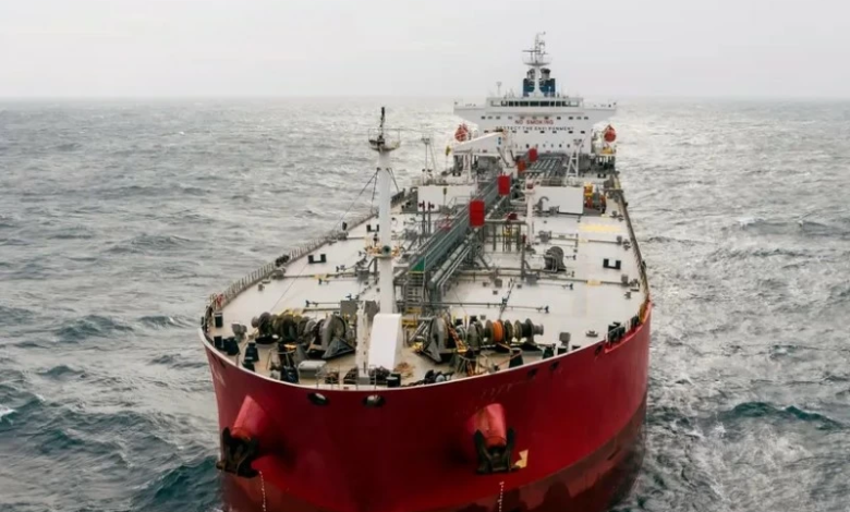 النفط يسجل أعلى مكاسب أسبوعية منذ 1983 بسبب توترات الشرق الأوسط