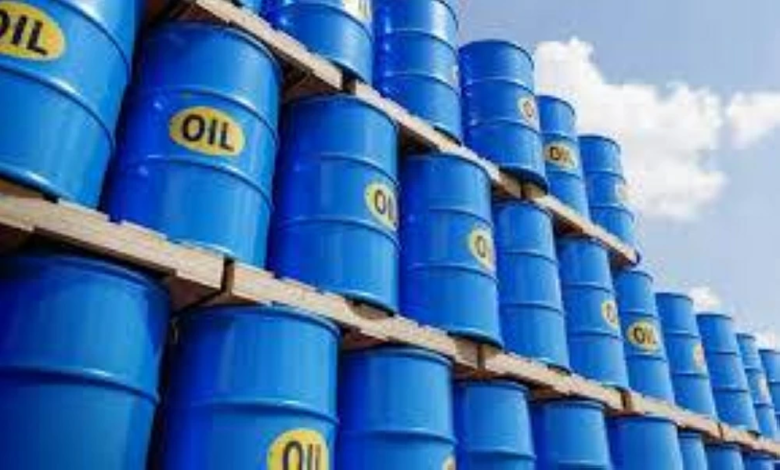 سحب مخزونات النفط العالمية: هل يسد فجوة إغلاق مضيق هرمز؟