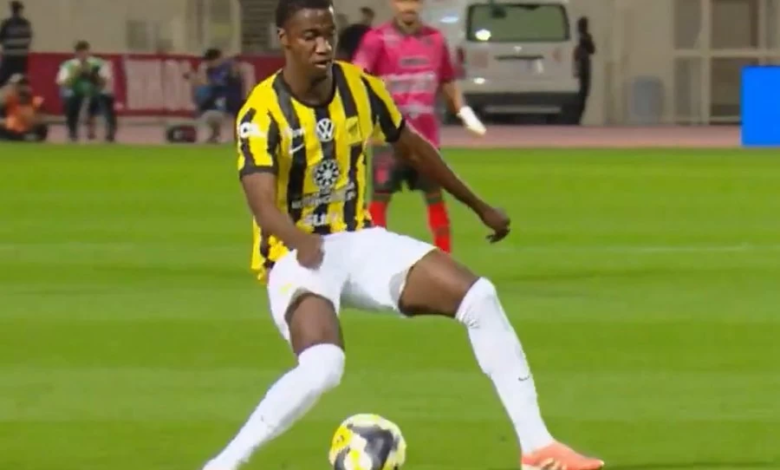 إصابة محمدو دومبيا بالرباط الصليبي تنهي موسمه مع الاتحاد