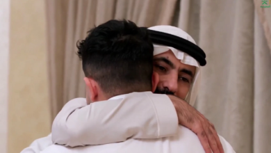 Hussein Abdul Ghani gifts an orphaned young man 100,000 riyals