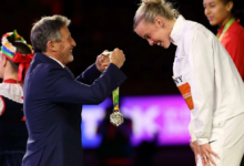 كيلي هودجكينسون تتوج بذهبية 800 متر في بطولة العالم