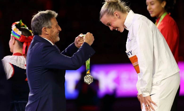 كيلي هودجكينسون تتوج بذهبية 800 متر في بطولة العالم