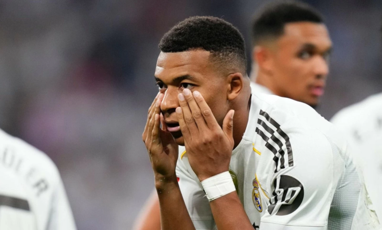 كيليان مبابي ينفي شائعات إصابته ويؤكد جاهزيته للمباريات