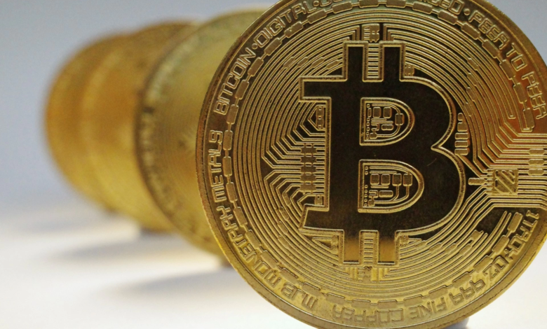 تراجع سعر بتكوين إلى 66 ألف دولار: الأسباب والتأثيرات