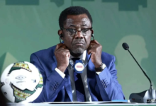 استقالة فيرون أومبا من الكاف بعد 30 عاماً | تفاصيل وأسباب