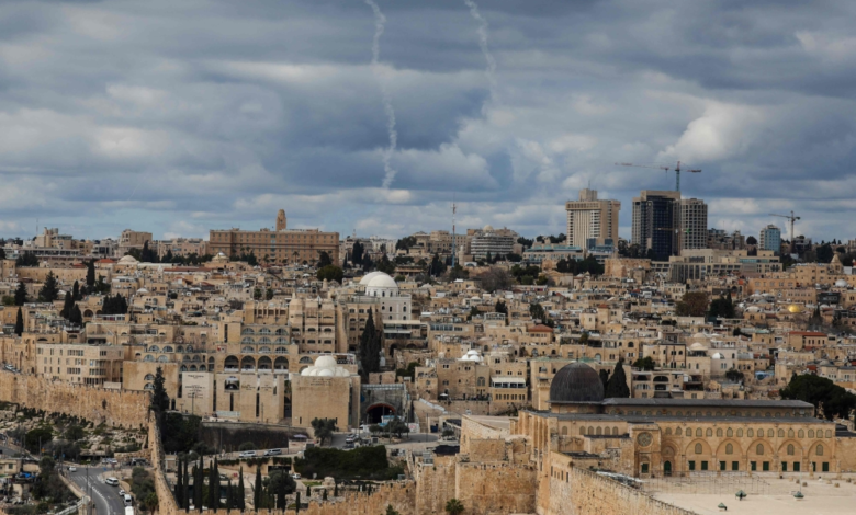 انفجارات بالقدس وصواريخ إيرانية: ترامب يحدد مدة الهجوم