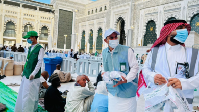 بيئة مكة واستدامة توزعان 2000 وجبة إفطار بالحرم المكي