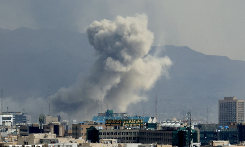 غارات تستهدف طوارئ طهران: تفاصيل الهجوم والتصعيد الأخير