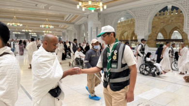 The Scout Bash... Saudi Scouts serve the pilgrims with a smile