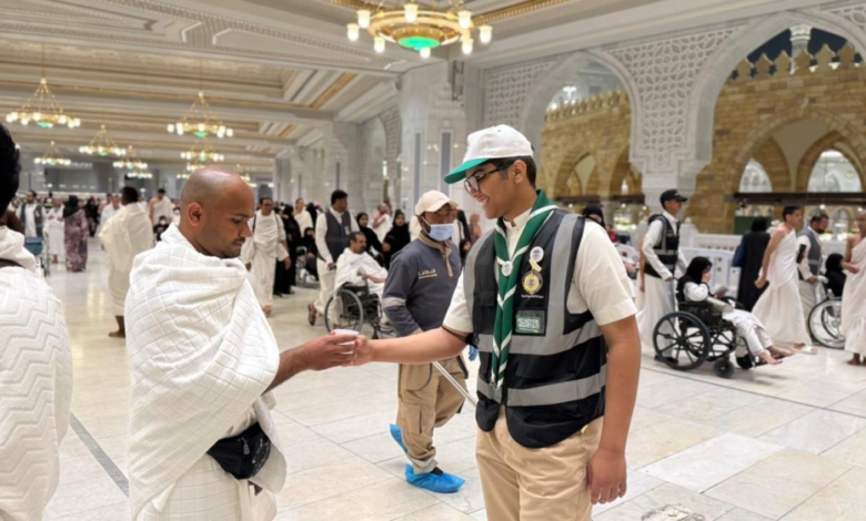 The Scout Bash... Saudi Scouts serve the pilgrims with a smile