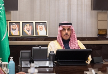 عبر الهاتف.. وزير الخارجية يبحث مع نظيريه المصري والروسي تطوارت الوضع في المنطقة