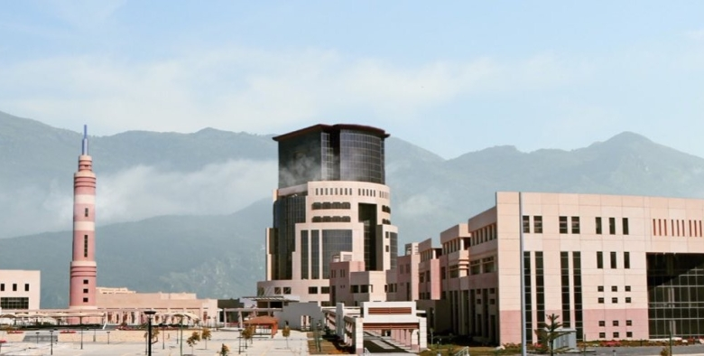 جامعة الملك خالد تعلق الدراسة وتحولها عن بعد لسوء الطقس