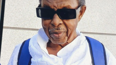 قائد كشفي سعودي يستضيف معتمراً تائهًا بمنزله في موقف إنساني