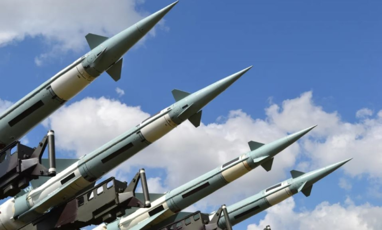 صواريخ إيرانية تضرب القدس وتل أبيب: تفاصيل الهجوم المزدوج