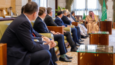 أمير الرياض يستقبل الدبلوماسيين للتهنئة برمضان نيابة عن القيادة