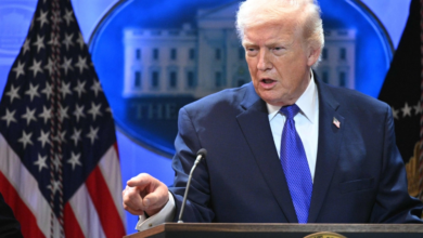 ترامب يدرس مستقبل إيران بعد الحرب ويستقبل جثامين الجنود