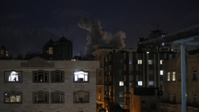 انفجارات طهران: قصف أمريكي ونزوح 100 ألف شخص