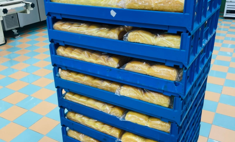 أمانة جدة تغلق معمل مخبوزات في ذهبان وتتلف أغذية فاسدة