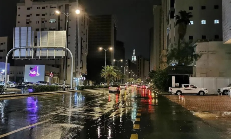 أمطار مكة: تنبيهات من سيول وأمطار غزيرة حتى الأحد
