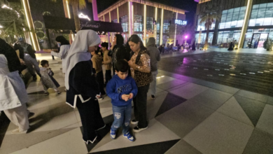 تحذيرات من خروج الأطفال من نوافذ السيارات في رمضان