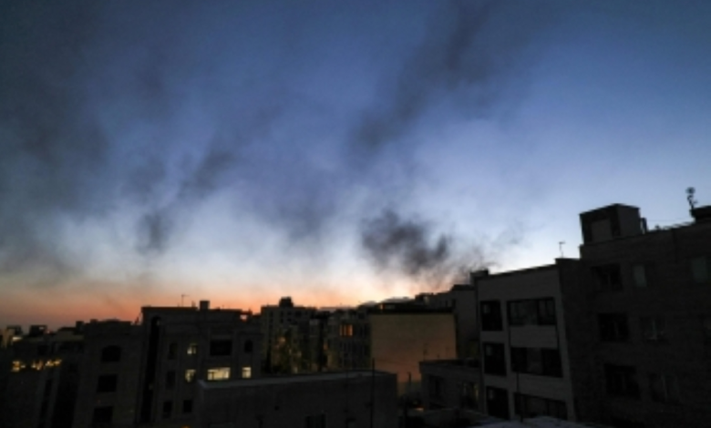 انفجارات تهز طهران وإغراق 30 سفينة إيرانية وسط الحرب