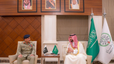 وزير الدفاع يبحث مع قائد الجيش الباكستاني الاعتداءات الإيرانية