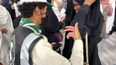 كشاف سعودي يسخر التقنية لخدمة ضيوف الرحمن بالحرم المكي