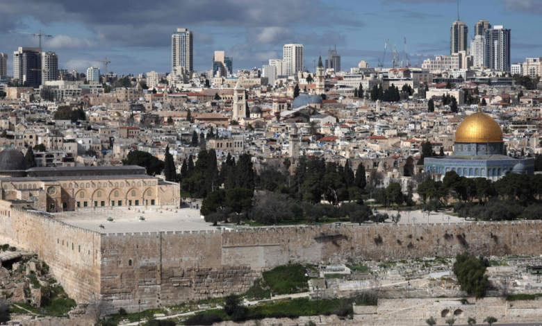 دوي صافرات الإنذار بالقدس إثر هجوم صواريخ إيرانية