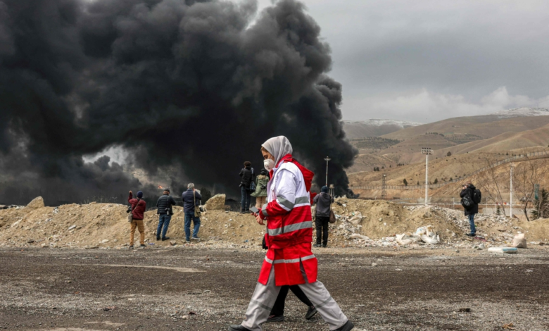 تحذير شديد من الشرطة الإيرانية للمتظاهرين: يدنا على الزناد