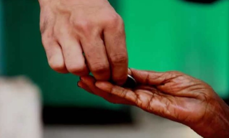 جهود مكافحة التسول في الرياض: ضبط 5 مقيمين وإجراءات حازمة