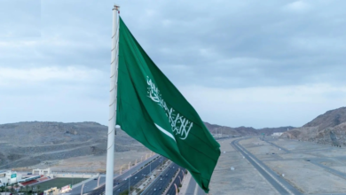 تركيب أعلى سارية للعلم السعودي في مكة بارتفاع 80 متراً