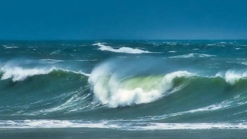 حالة البحر الأحمر خفيف إلى متوسط الموج يصل إلى مائج - وكالات