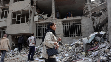 الجيش الأمريكي يقصف أهدافاً إيرانية وطهران تنفي بشدة