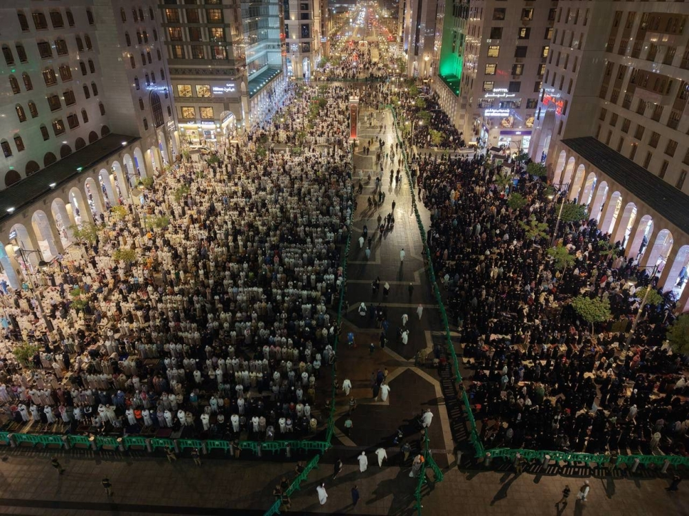 The Prophet's Mosque on the night of the 25th of Ramadan - Today
