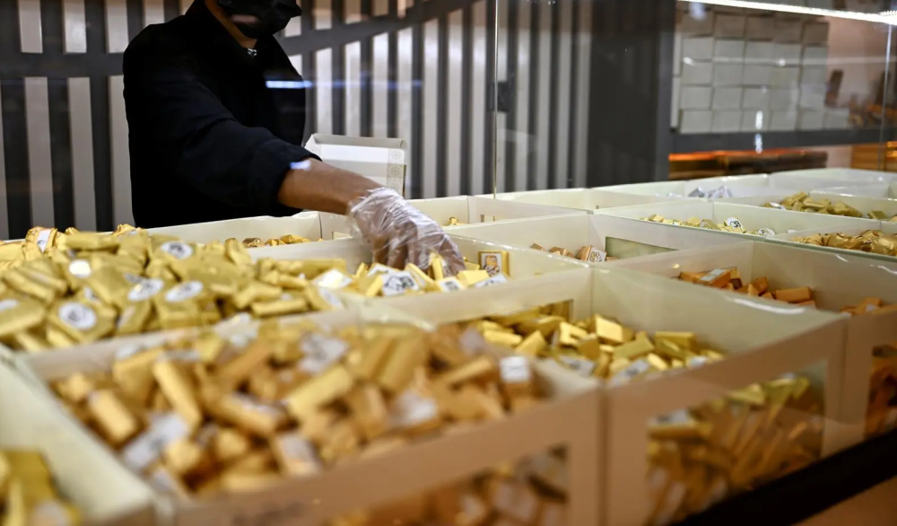 الأسواق تتزين بحلاوة العيد.. وإقبال واسع على الشوكولاتة والحلويات