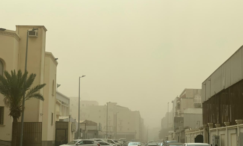 موجة غبار جدة: تحذيرات الأرصاد وتأثيراتها على الطقس