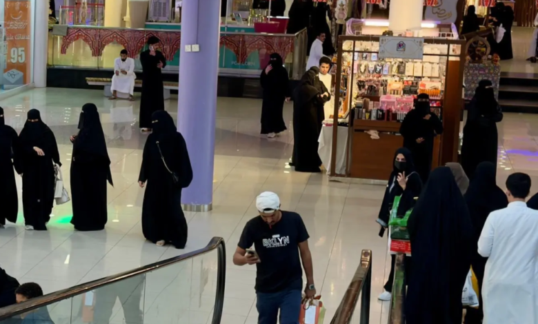 حركة تجارية نشطة في أسواق مكة المكرمة استعداداً لعيد الفطر