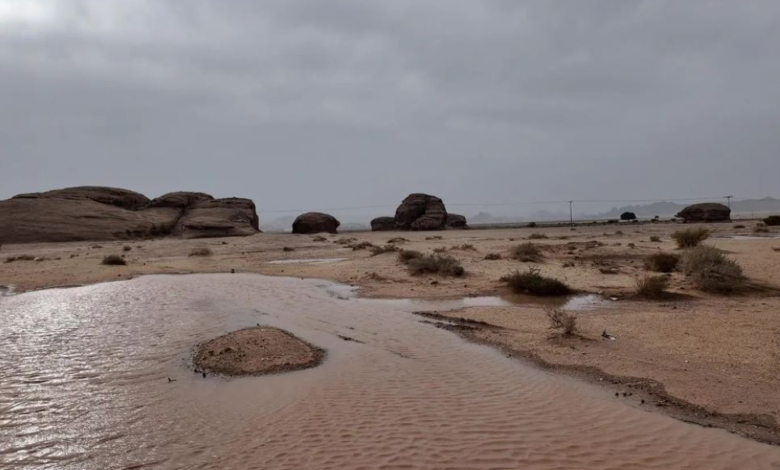 طقس السعودية اليوم: أمطار على العُلا وتحذيرات من سيول