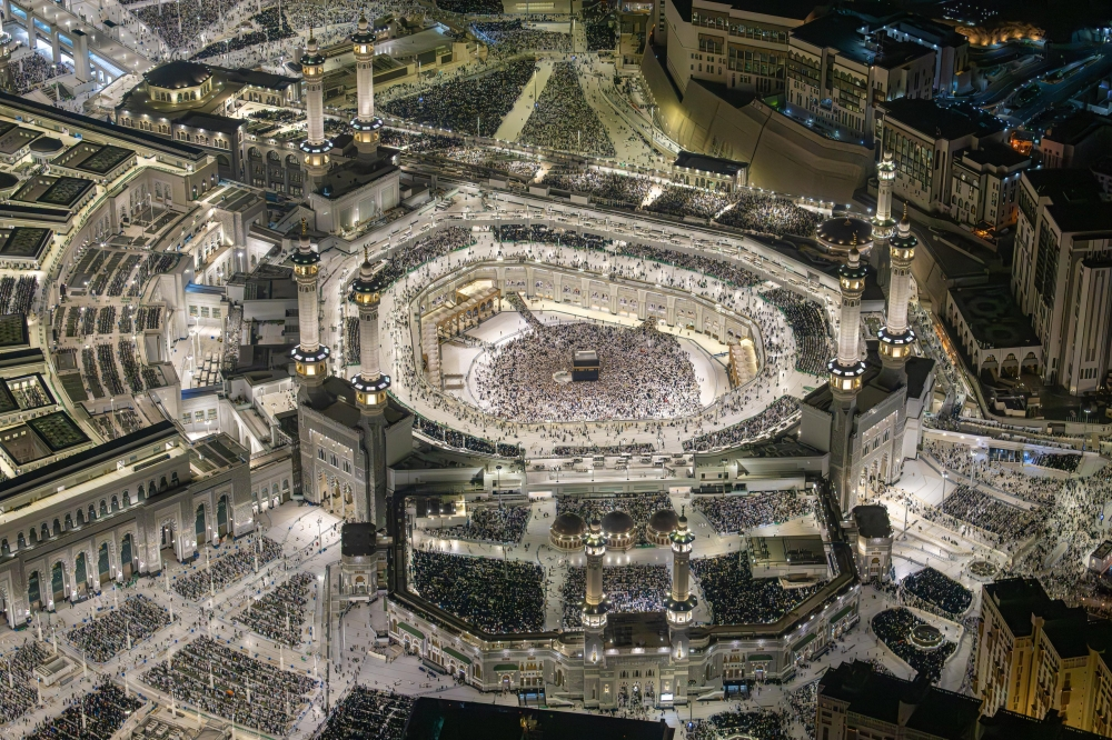 The Two Holy Mosques are preparing for the 27th night with a fully integrated operational system